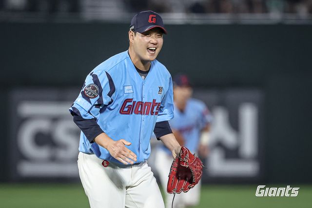 8일 오후 부산 사직야구장에서 열린 '2025 신한 SOL Bank KBO리그' SSG 랜더스와 롯데 자이언츠의 경기, SSG가 투수들의 호투에 힘입어 1:0으로 승리했다. 롯데 선발 나균안은 6이닝 3피안타 3사사구 2탈삼진 1실점을 기록했다. 롯데 자이언츠