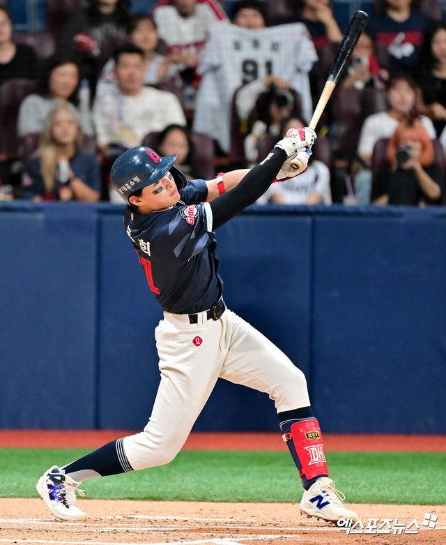 3일 오후 서울 구로구 고척스카이돔에서 열린 '2025 신한 SOL Bank KBO리그' 롯데 자이언츠와 키움 히어로즈의 경기, 1회초 2사 1,3루 롯데 윤동희가 1타점 적시타를 날리고 있다. 엑스포츠뉴스 DB