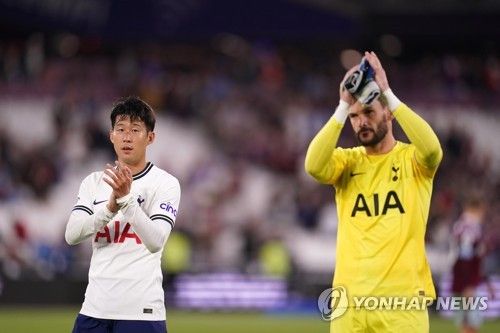 미국프로축구(MLS)에 따르면 최근 토트넘 홋스퍼를 떠나 LAFC에 입단한 손흥민은 옛 동료인 위고 요리스와 재회를 하자 기자회견에서 소감을 드러냈다. 토트넘에서 약 9년을 함께 뛴 손흥민과 재회하게 된 요리스도 인터뷰에서 손흥민에 대한 칭찬을 아끼지 않았고 다시 팀을 위해 함께 경기를 뛰는 순간을 기대했다. 연합뉴스