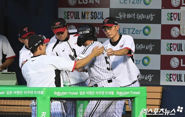 LG 트윈스는 9일 서울 잠실야구장에서 열리는 2025 신한 SOL Bank KBO리그 한화 이글스와의 홈경기를 앞두고 내야수 손용준을 1군 엔트리에서 말소, 외야수 최승민을 콜업했다. 손용준은 전날인 8일 한화전 10회말 대주자로 투입됐으나 끝내기 찬스에서 주루 미스를 범했다. 엑스포츠뉴스DB