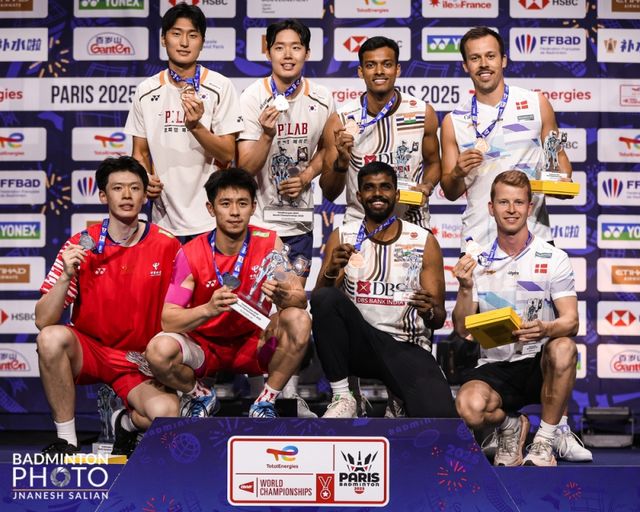 김원호-서승재는 1일(이하 한국시간) 프랑스 파리의 아디다스 아레나에서 열린 세계배드민턴연맹(BWF) 2025 세계개인배드민턴선수권 남자 복식 결승전에서 중국의 천보양-류이(11위) 조를 게임스코어 2-0(21-17 21-12)으로 완파하고 우승을 차지했다. 대한배드민턴협회 제공