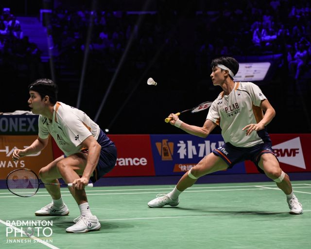 김원호-서승재는 1일(이하 한국시간) 프랑스 파리의 아디다스 아레나에서 열린 세계배드민턴연맹(BWF) 2025 세계개인배드민턴선수권 남자 복식 결승전에서 중국의 천보양-류이(11위) 조를 게임스코어 2-0(21-17 21-12)으로 완파하고 우승을 차지했다. 대한배드민턴협회 제공