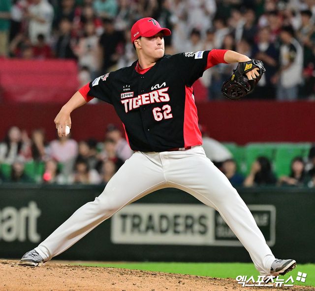 21일 오후 인천SSG랜더스필드에서 열린 '2025 신한 SOL Bank KBO리그' KIA 타이거즈와 SSG 랜더스의 경기, 9회말 KIA 정해영이 공을 힘차게 던지고 있다. 엑스포츠뉴스 DB