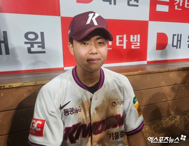 9일 오후 서울 고척스카이돔에서 열린 '2025 신한 SOL Bank KBO리그' LG 트윈스와 키움 히어로즈의 경기, 키움이 11:2로 승리했다. 경기 후 키움 어준서가 인터뷰에 임하고 있다. 고척, 유준상 기자