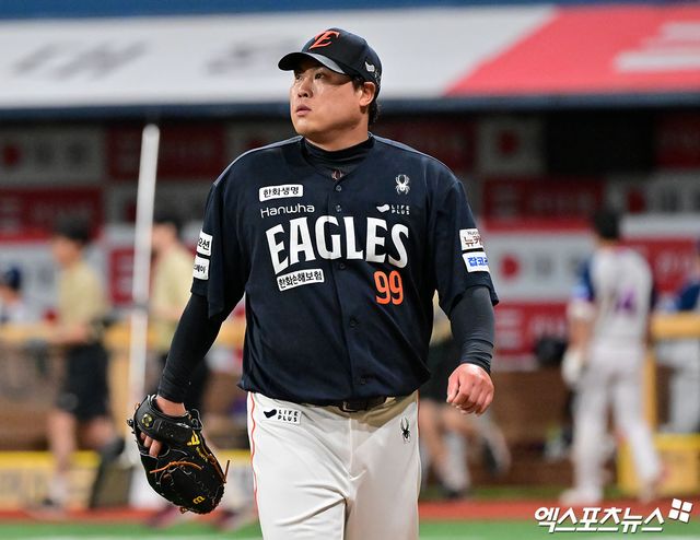 한화 이글스 류현진이 10일 부산 사직야구장에서 열린 2025 신한 SOL Bank KBO리그 롯데 자이언츠와의 팀 간 15차전에 선발등판, 6이닝 2피안타 1사구 5탈삼진 무실점으로 승리투수가 됐다. 사진 엑스포츠뉴스