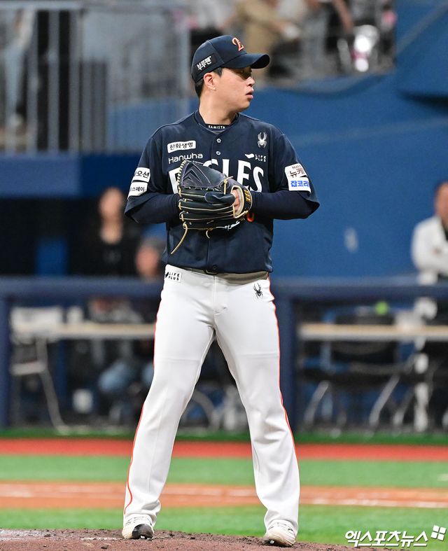 지난 9월 9일 롯데 자이언츠전에서 타구에 맞았던 한화 이글스 우완 김종수가 다행히 큰 부상을 피했다. 사진 엑스포츠뉴스 DB