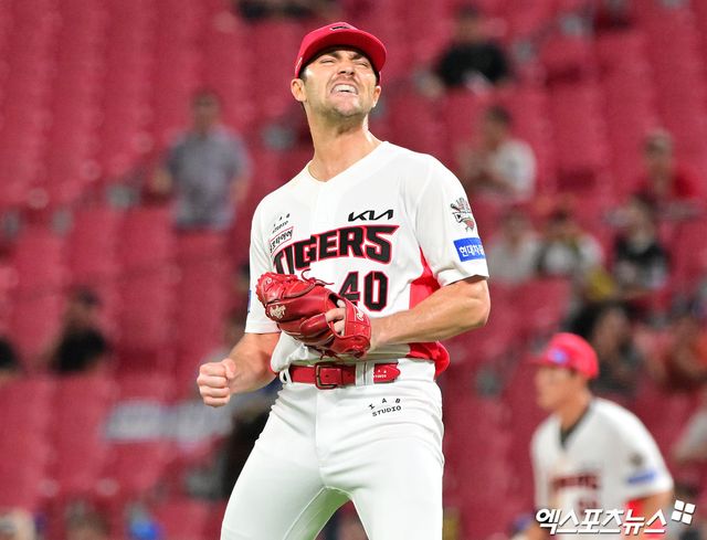 10일 오후 광주기아챔피언스필드에서 열린 '2025 신한 SOL Bank KBO리그' 삼성 라이온즈와 KIA 타이거즈의 경기, 5회초 수비를 마친 KIA 네일이 포효하고 있다. 광주, 김한준 기자
