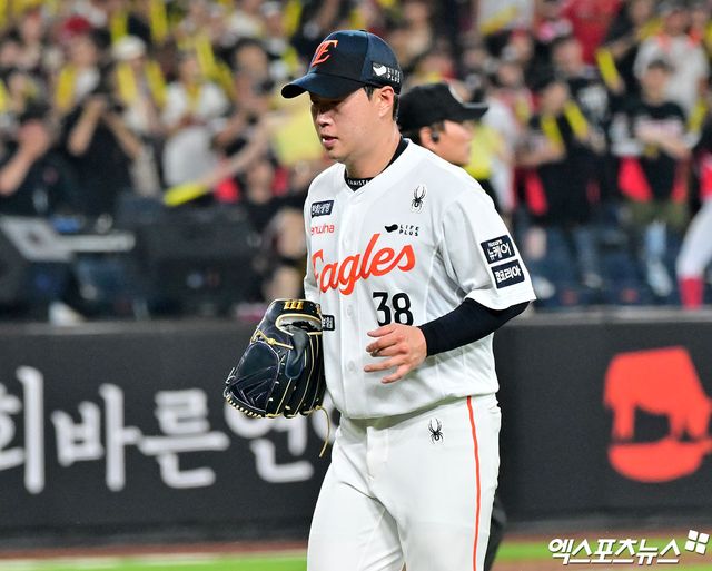 지난 9월 9일 롯데 자이언츠전에서 타구에 맞았던 한화 이글스 우완 김종수가 다행히 큰 부상을 피했다. 사진 엑스포츠뉴스 DB