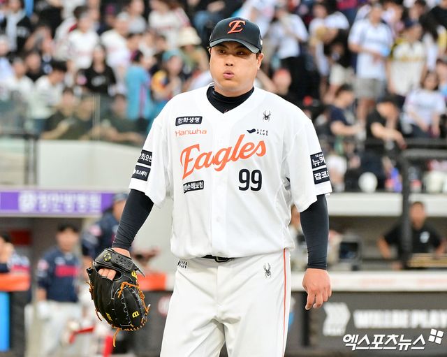 한화 이글스 류현진이 10일 사직 롯데 자이언츠전에서 6이닝 무실점 호투로 승리투수가 됐다. 사진 엑스포츠뉴스 DB