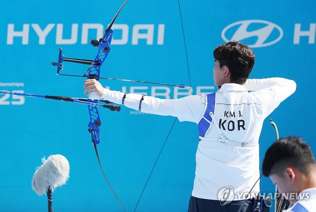 김제덕이 11일 광주 5.18 민주광장 특설 경기장에서 진행된 대회 7일차 리커브 남자 개인전 동메달 결정전에 진출해 마테오 보르사니(이탈리아)에게 7-3(29-29,30-29,28-27,28-30,29-28)으로 승리하면서 동메달을 차지했다. 연합뉴스