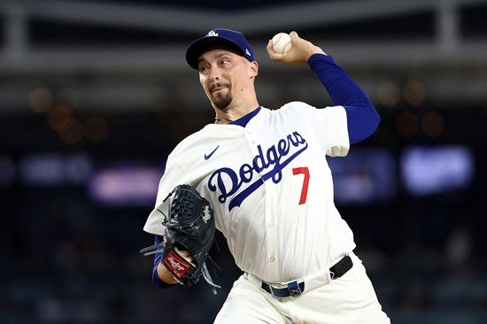 11일(한국시간) 미국 캘리포니아주 로스앤젤레스의 다저스타디움에서 열린 2025 미국 메이저리그(MLB) 콜로라도 로키스와의 홈경기에 선발 등판한 LA 다저스 블레이크 스넬이 6이닝 무실점으로 호투했다. AFP 연합뉴스