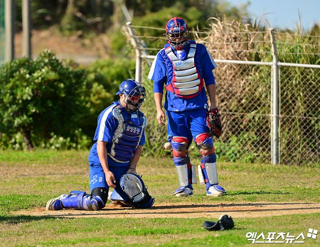 지난 2월 25일 오후 일본 오키나와 온나손 구장에서 열리는 SSG 랜더스와 삼성 라이온즈의 연습경기, 삼성 김재성이 훈련에 임하고 있다. 엑스포츠뉴스 DB