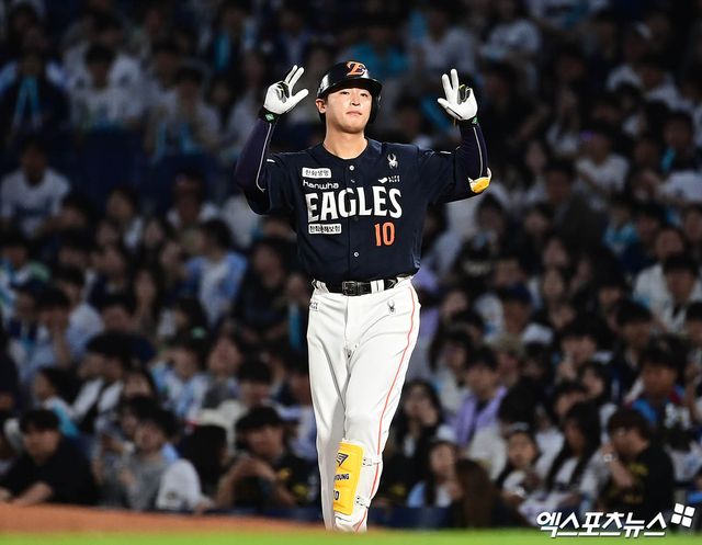 지난 10일 사직 롯데 자이언츠전에서 외야 수비 중 쓰러졌던 한화 이글스 외야수 이진영이 다행히 큰 부상이 아닌 것으로 확인됐다. 사진 엑스포츠뉴스 DB