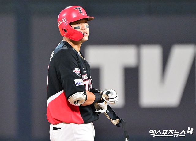 29일 오후 수원KT위즈파크에서 열린 '2025 신한 SOL Bank KBO리그' KIA 타이거즈와 KT 위즈의 경기, 5회초 무사 1루 KIA 김석환이 우중간 안타를 친 후 2루까지 진루하고 있다. 엑스포츠뉴스 DB