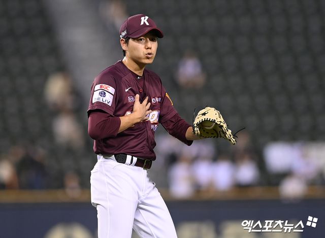 키움 히어로즈 우완 하영민이 13일 대전 한화생명볼파크에서 열린 2025 신한 SOL Bank KBO리그 한화 이글스와의 팀 간 14차전에 선발등판, 5회말 헤드샷 사구 퇴장 당했다. 사진 엑스포츠뉴스 DB