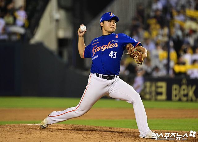 한화 이글스 우완 루키 정우주가 오는 15일 키움 히어로즈와의 대전 홈 경기에서 프로 데뷔 첫 선발투수로 나선다. 사진 엑스포츠뉴스 DB