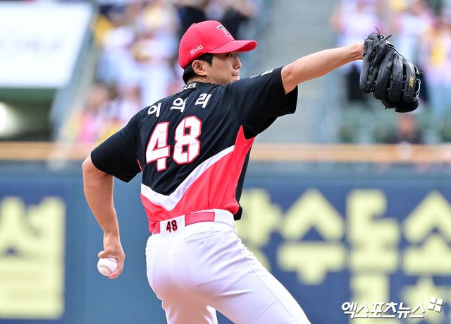 13일 오후 서울 송파구 잠실야구장에서 열린 '2025 신한 SOL Bank KBO리그' KIA 타이거즈와 LG 트윈스의 경기, 1회말 KIA 선발투수 이의리가 공을 힘차게 던지고 있다. 잠실, 김한준 기자