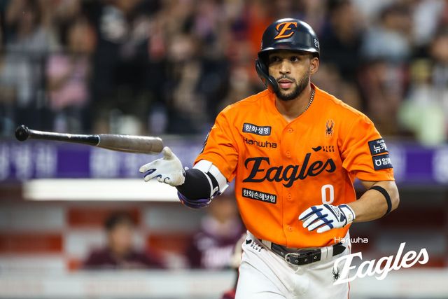 한화 이글스 외국인 타자 루이스 리베라토가 13일 대전 한화생명볼파크에서 열린 2025 신한 SOL Bank KBO리그 키움 히어로즈와의 팀 간 14차전에서 5회말 만루홈런을 기록, 팀 3연승을 이끌었다. 사진 한화 이글스