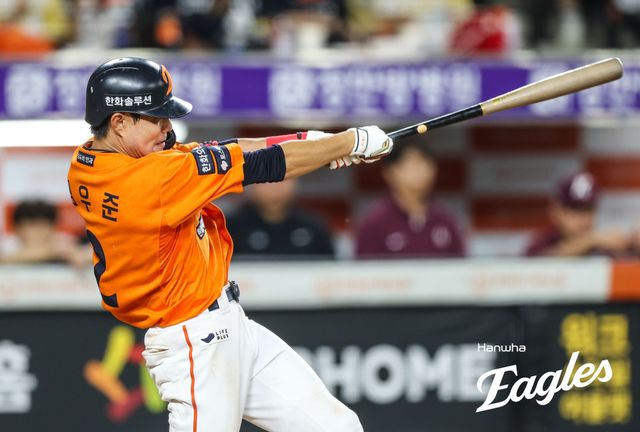 한화 이글스 내야수 심우준이 14일 대전 한화생명볼파크에서 열린 2025 신한 SOL Bank KBO리그 키움과의 팀 간 15차전에서 2회말 1타점 적시타를 기록했다. 사진 한화 이글스