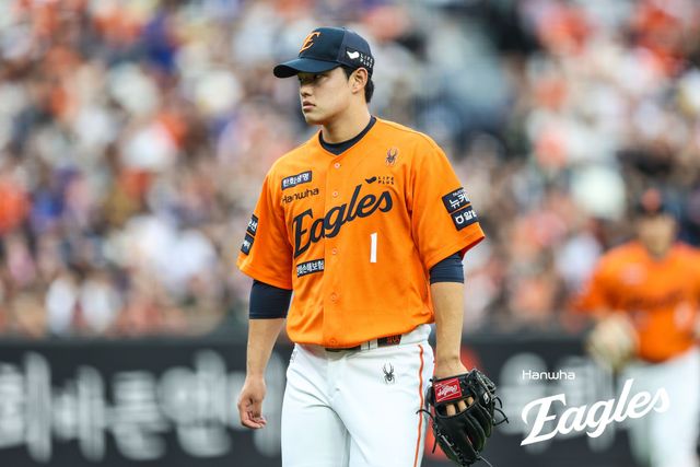 한화 이글스 우완 파이어볼러 문동주가 14일 대전 한화생명볼파크에서 열린 2025 신한 SOL Bank KBO리그 키움 히어로즈와의 팀 간 15차전에 선발등판, 3⅓이닝 9피안타 3탈삼진 8실점으로 부진했다. 사진 한화 이글스