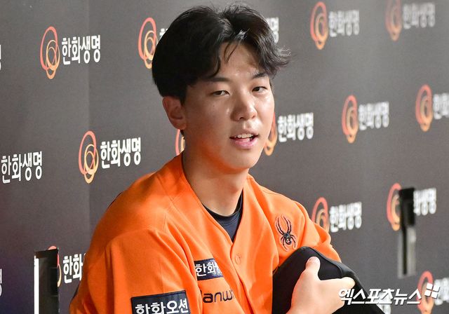 한화 이글스 좌완 영건 황준서가 13일 대전 한화생명볼파크에서 열린 2025 신한 SOL Bank KBO리그 키움 히어로즈와의 팀 간 14차전에서 ⅓이닝 2실점을 기록했다. 사진 엑스포츠뉴스 DB