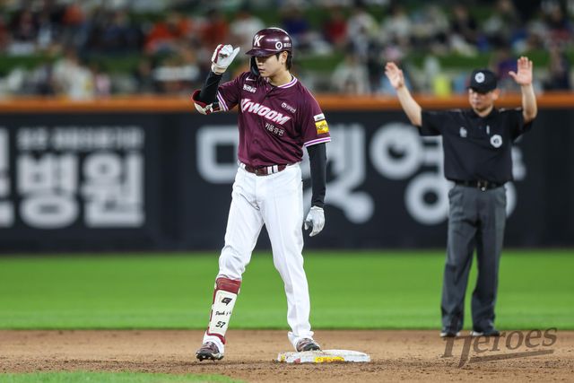 키움 히어로즈 외야수 박주홍이 14일 대전 한화생명볼파크에서 열린 2025 신한 SOL Bank KBO리그 한화 이글스와의 팀 간 15차전에서 프로 데뷔 첫 4안타를 기록했다. 사진 키움 히어로즈