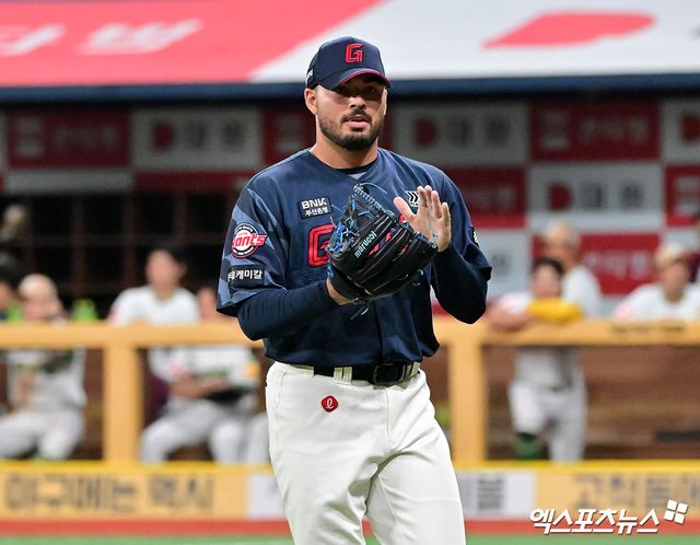 롯데 자이언츠 외국인 투수 알렉 감보아가 9월 17일 대구 삼성라이온즈파크에서 열리는 2025 신한 SOL Bank KBO리그 삼성 라이온즈와의 팀 간 15차전에 선발투수로 나선다. 사진 엑스포츠뉴스 DB