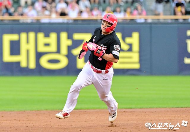13일 오후 서울 송파구 잠실야구장에서 열린 '2025 신한 SOL Bank KBO리그' KIA 타이거즈와 LG 트윈스의 경기, 5회초 2사 1루 KIA 윤도현이 박찬호의 좌중간 안타때 홈으로 쇄도하고 있다. 엑스포츠뉴스 DB