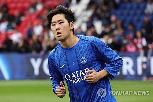 PSG가 16일(한국시간) 공식 홈페이지를 통해 아탈란타와의 2025-2026시즌 유럽축구연맹(UEFA) 챔피언스리그 리그 페이즈 1차전을 앞두고 선수단의 부상자를 알리면서 이강인을 배제했다.&nbsp; PSG는 오는 18일 오전 4시 프랑스 파리에 있는 PSG 홈구장 파르크 데 프랭스에서 아탈란타와 챔피언스리그 첫 경기를 갖는다.&nbsp; 구단은 프랑스 축구 대표팀 경기에서 부상을 당한 데지레 두에, 우스망 뎀벨레, 그리고 랑스와의 리그1 경기에서 발목이 꺾이는 큰 부상을 당한 루카스 베랄두의 소식만 전했다.&nbsp;연합뉴스