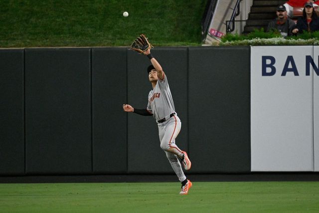 샌프란시스코 자이언츠 외야수 이정후가 16일 미국 애리조나주 피닉스의 체이스필드에서 열린 2025 미국 메이저리그(MLB) 애리조나 다이아몬드백스와의 원정경기에 1번타자 겸 중견수로 선발 출전해 3타수 무안타를 기록했다. AFP 연합뉴스