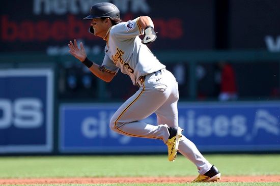 피츠버그는 16일(한국시간) 미국 펜실베이니아주 피츠버그 PNC 파크에서 열린 2025 메이저리그(MLB) 시카고 컵스와 홈경기를 앞두고 외야수 배지환을 마이너리그 트리플A로 강등시켰다. 배지환은 지난 8일 콜업된 뒤 6경기 출전에서 9타수 무안타 4볼넷 2도루를 기록했다. AP 연합뉴스