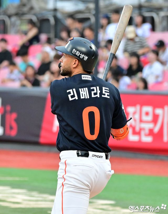 18일 오후 수원KT위즈파크에서 열린 '2025 신한 SOL Bank KBO리그' 한화 이글스와 KT 위즈의 경기, 1회초 1사 한화 리베라토가 2루타를 날리고 있다. 엑스포츠뉴스 DB