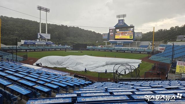 17일 대구 삼성라이온즈파크에서 열릴 예정인 2025 신한 SOL Bank KBO리그 삼성 라이온즈와 롯데 자이언츠의 팀 간 15차전이 우천으로 정상 개최 여부가 불투명하다. 사진 엑스포츠뉴스