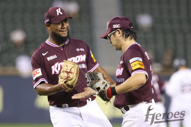 키움 히어로즈 외국인 투수 크리스토퍼 메르세데스는 17일 서울 잠실야구장에서 열린 2025 신한 SOL Bank KBO리그 두산 베어스와 원정경기에 선발 등판, 7이닝 5피안타(1피홈런) 무사사구 6탈삼진 1실점을 기록하고 시즌 3번째 승리를 따냈다. 엑스포츠뉴스 잠실, 김유민 기자