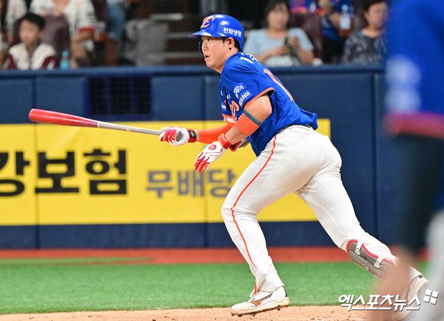 28일 오후 서울 구로구 고척스카이돔에서 열린 '2025 신한 SOL Bank KBO리그' 한화 이글스와 키움 히어로즈의 경기, 3회초 2사 1,2루 한화 하주석이 1타점 적시타를 날리고 있다. 엑스포츠뉴스 DB