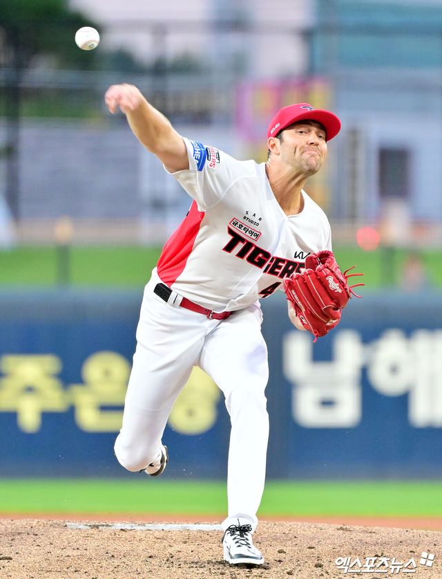 10일 오후 광주기아챔피언스필드에서 열린 '2025 신한 SOL Bank KBO리그' 삼성 라이온즈와 KIA 타이거즈의 경기, 1회초 KIA 선발투수 네일이 공을 힘차게 던지고 있다. 엑스포츠뉴스 DB