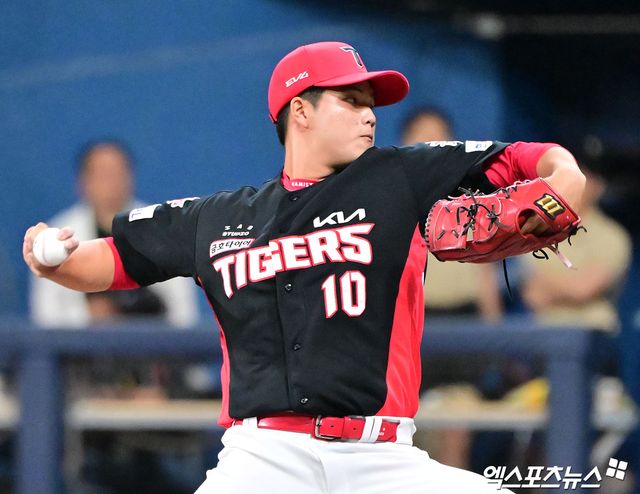 24일 오후 서울 구로구 고척스카이돔에서 열린 '2025 신한 SOL Bank KBO리그' KIA 타이거즈와 키움 히어로즈의 경기, 7회말 KIA 김태형이 공을 힘차게 던지고 있다. 엑스포츠뉴스 DB