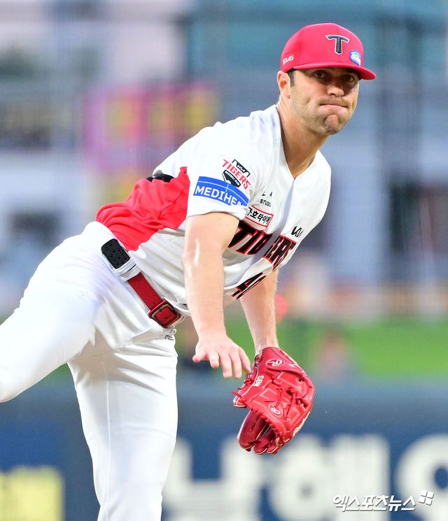 10일 오후 광주기아챔피언스필드에서 열린 '2025 신한 SOL Bank KBO리그' 삼성 라이온즈와 KIA 타이거즈의 경기, 1회초 KIA 선발투수 네일이 공을 힘차게 던지고 있다. 엑스포츠뉴스 DB