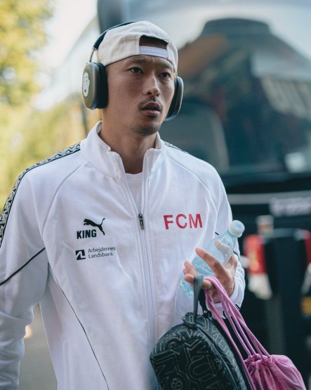 그야말로 인간승리다. 무릎 수술 이후 합병증을 극복하고 돌아온 조규성이 494일 만에 복귀포를 터트렸다. 길고 길었던 조규성의 침묵이 마침내 깨졌다. 무릎 수술을 받은 뒤 재활 기간만 1년이 넘으면서 선수 커리어 위기에 봉착했으나, 끝까지 이를 악물고 버틴 조규성은 지난달 그라운드에 돌아온 지 약 한 달 만에 골까지 기록하며 부활의 신호탄을 쐈다.&nbsp;사진 미트윌란