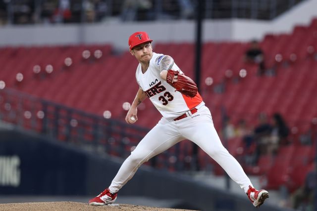 18일 오후 광주-KIA챔피언스필드에서 열린 '2025 신한 SOL Bank KBO리그' 한화 이글스와 KIA 타이거즈의 경기, KIA 선발 아담 올러가 공을 힘차게 던지고 있다. KIA 타이거즈