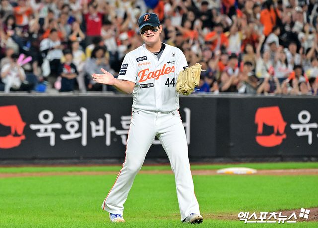 15일 오후 대전 한화생명 볼파크에서 열린 '2025 신한 SOL Bank KBO리그' 키움 히어로즈와 한화 이글스의 경기, 한화가 황영묵의 3안타 3타점에 힘입어 키움에 7:6으로 승리했다. 이날 경기에서 승리한 한화 김서현이 기뻐하고 있다. 엑스포츠뉴스 DB