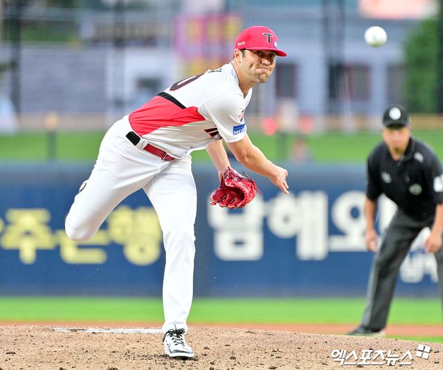10일 오후 광주기아챔피언스필드에서 열린 '2025 신한 SOL Bank KBO리그' 삼성 라이온즈와 KIA 타이거즈의 경기, 1회초 KIA 선발투수 네일이 공을 힘차게 던지고 있다. 엑스포츠뉴스 DB