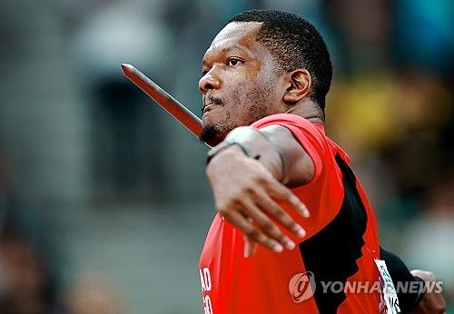 18일 일본 도쿄 국립경기장에서 진행된 2025 도쿄 육상세계선수권대회 6일 차 남자 창던지기 결선에서 케숀 월콧(트리니다드 토바고)가 88.16m를 던져 우승을 차지했다.&nbsp; 세계랭킹 4위인 월콧은 2012 런던 올림픽 금메달, 2016 리우 올림픽 동메달, 그리고 2024 파리 올림픽에서는 7위에 머무르며 점점 커리어가 꺾이고 있었다.&nbsp;연합뉴스