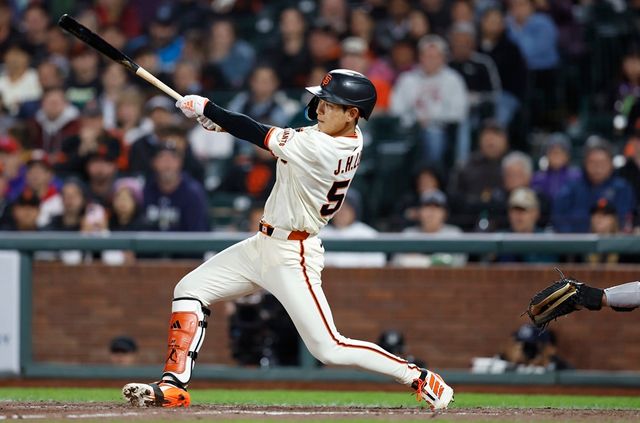 미국 메이저리그 샌프란시스코 자이언츠의 이정후가 19일(한국시간) 미국 캘리포니아주 로스앤젤레스의 다저 스타디움에서 열리는 2025 메이저리그 LA 다저스와 원정 경기에 7번타자 겸 중견수로 선발출전한다. 사진 연합뉴스