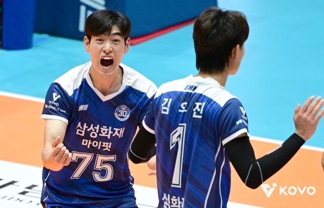 19일 오후 전라남도 여수 진남체육관에서 열린 '2025 여수·NH농협컵 프로배구대회' 남자부 준결승 대한항공과 삼성화재의 경기, 삼성화재 김요한이 포효하고 있다. KOVO