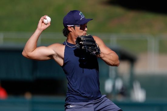 웨이버 공시를 통해 탬파베이 레이스에서 애틀란타 브레이브스로 전격 이적한 내야수 김하성이 3일 시카고 컵스전에서 곧장 애틀란타 데뷔전을 치른다. 김하성은 일본 좌완 투수 이마나가 쇼타와 메이저리그 첫 맞대결로 미니 한일전까지 치를 예정이다. 연합뉴스