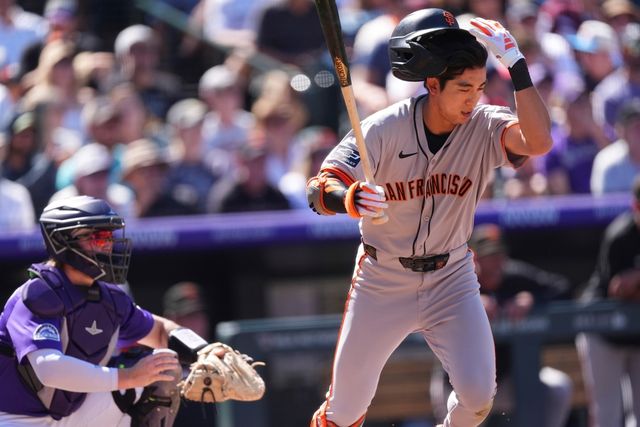 샌프란시스코 자이언츠 외야수 이정후가 미국 콜로라도주 덴버의 쿠어스필드에서 열린 2025 미국 메이저리그(MLB) 콜로라도 로키스와의 홈경기에 6번타자 겸 중견수로 선발 출전해 3타수 1안타 1볼넷을 기록했다. AP 연합뉴스
