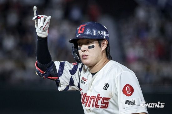 롯데 자이언츠 내야수 나승엽이 2025시즌 8월 마지막 주 타율 0.368(22타수 7안타) 3타점 OPS 0.857로 좋은 타격감을 보여줬다. 사진 롯데 자이언츠