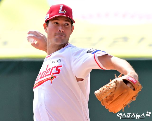 SSG 랜더스 외국인 투수 드류 앤더슨이 2일 인천SSG랜더스필드에서 열린 2025 신한 SOL Bank KBO리그 키움 히어로즈와의 시즌 15차전에 선발 등판해 5이닝 3피안타 2사사구 8탈삼진 1실점으로 승리투수가 됐다. 지난해(11승)에 이어 2년 연속 10승 고지를 밟았다. 엑스포츠뉴스 DB