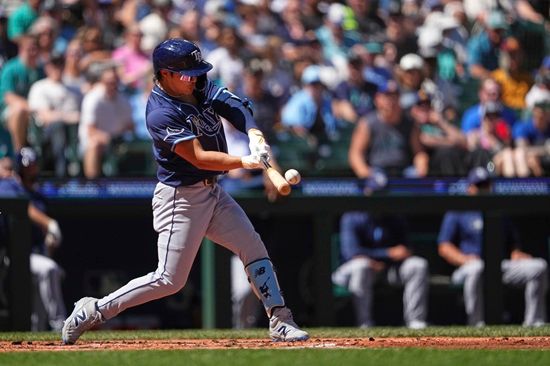 웨이버 공시를 통해 탬파베이 레이스에서 애틀란타 브레이브스로 전격 이적한 내야수 김하성이 3일 시카고 컵스전에서 곧장 애틀란타 데뷔전을 치른다. 김하성은 일본 좌완 투수 이마나가 쇼타와 메이저리그 첫 맞대결로 미니 한일전까지 치를 예정이다. 연합뉴스